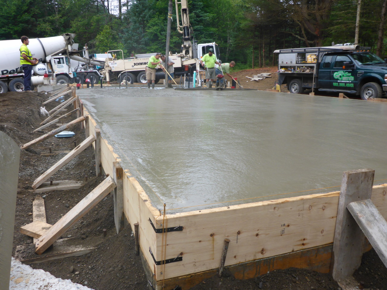 20160729-slab-pouring – Northwoods Stewardship Center